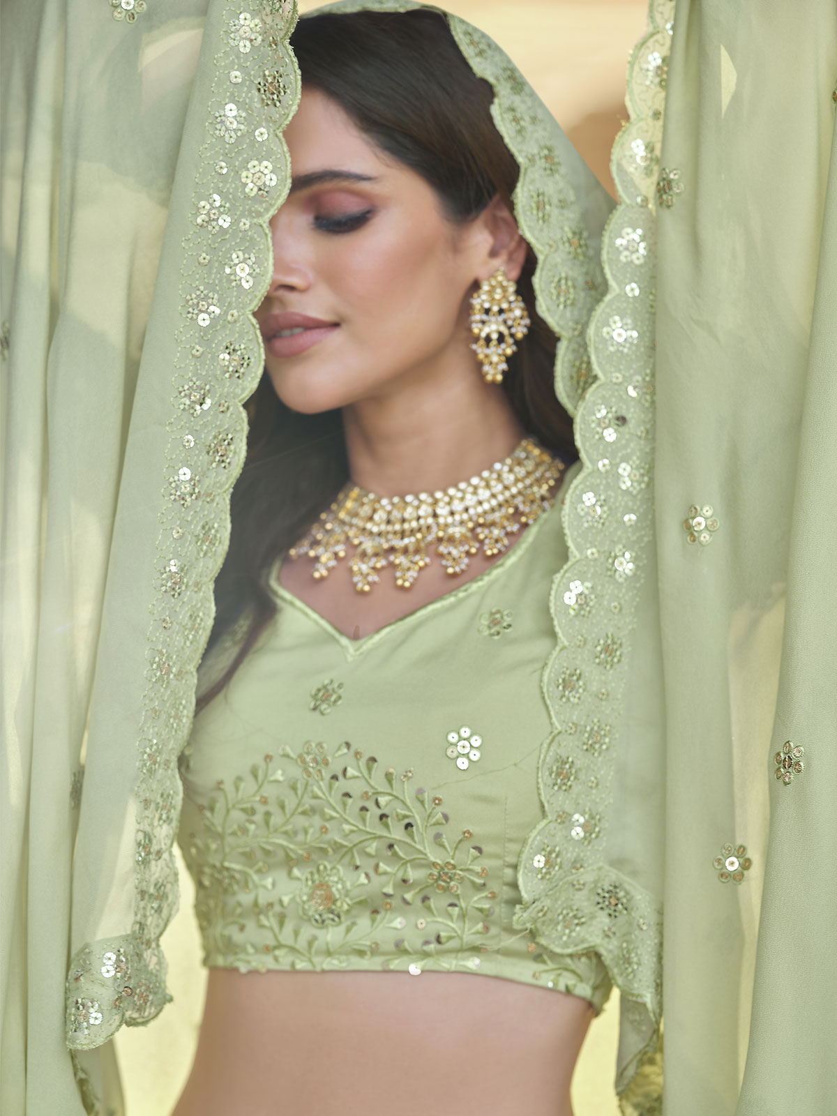 Wear These Dazzling Bridal GREEN Jewellery For Your Wedding -  #SSGoesColourful | WeddingBazaar