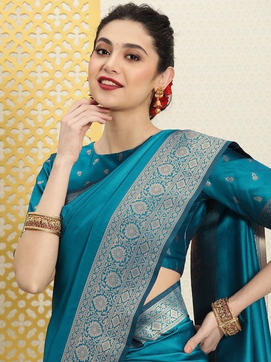 golden saree with contrast blouse – Joshindia